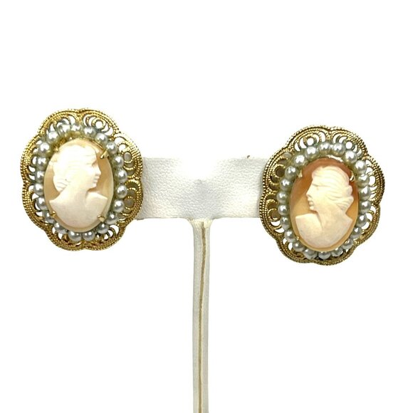 Vintage Cameo Clip On Earrings Gold Tone Filigree Faux Pearl Trim Elegant Jewelr - Picture 2 of 9